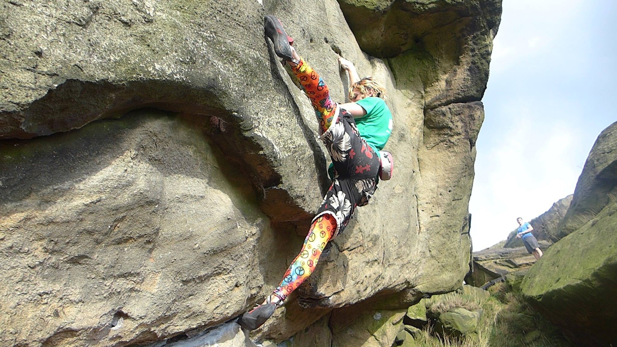 In the Afternoon Dory was able to put this into practice, completing her first lead climb outdoors. Excellent choice of socks!